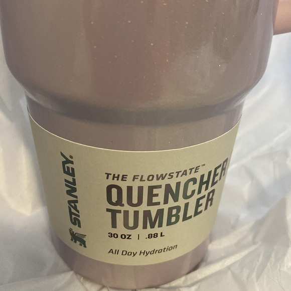 Stanley Blush Quencher Tumbler with Handle - Picture 4 of 9